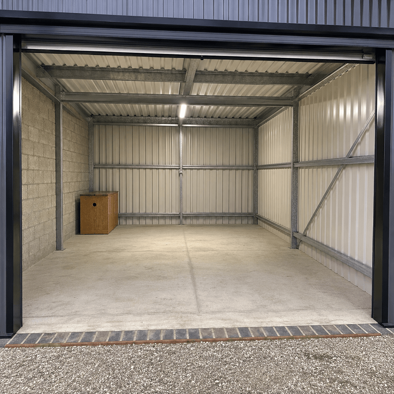 Dry barn bays, caravans, boats and classic cars