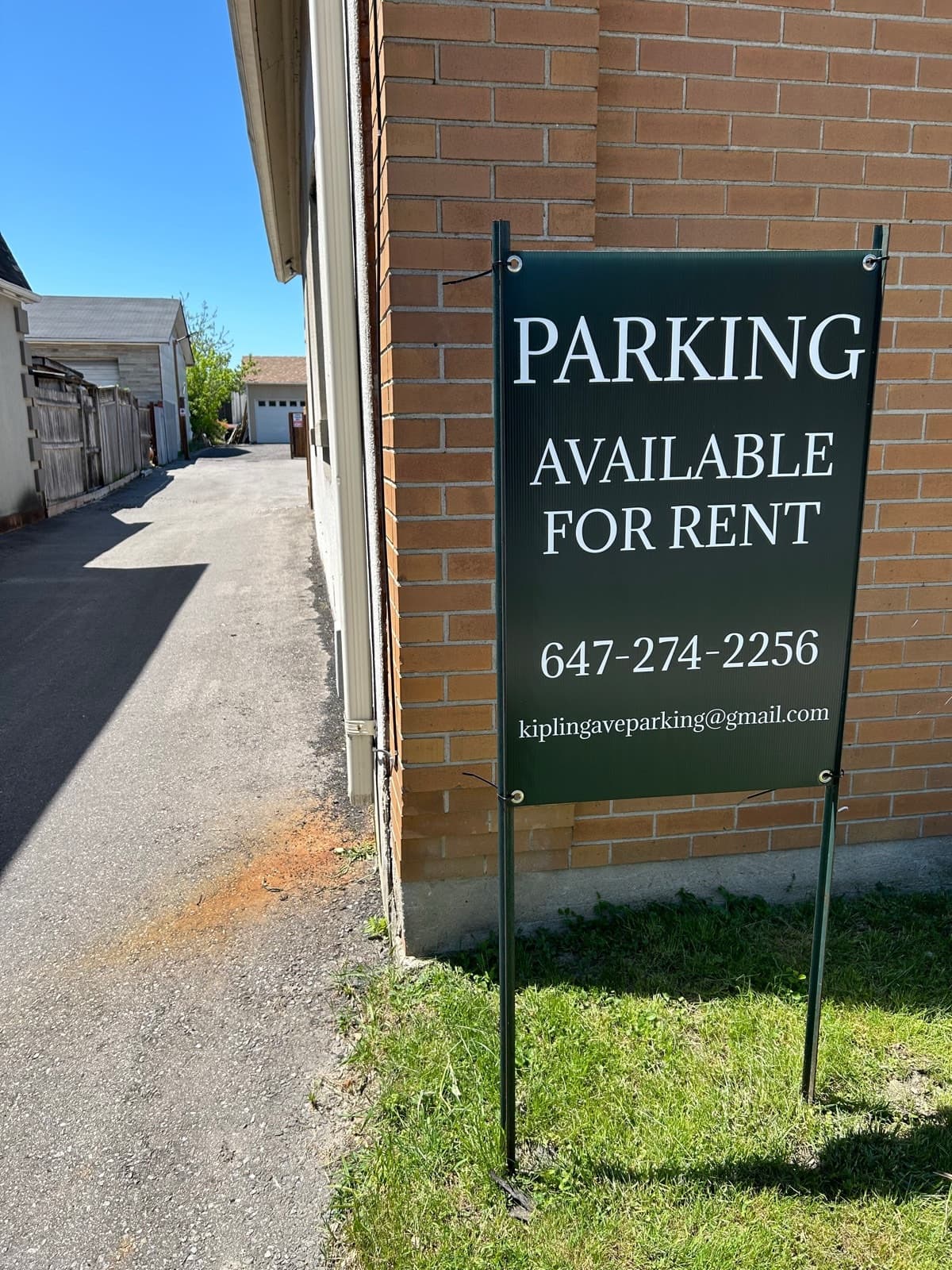 Outdoor monthly parking for vehicles, vans & trailers