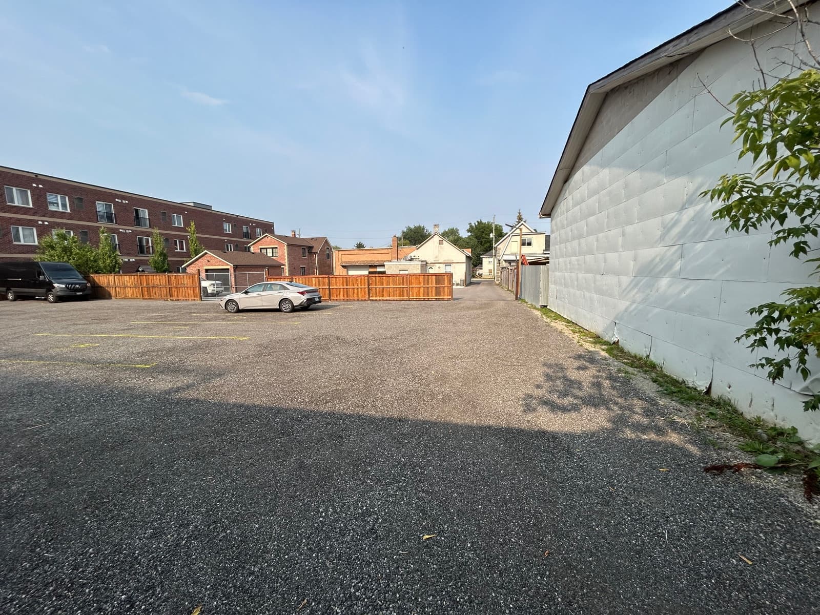 Outdoor monthly parking for vehicles, vans & trailers
