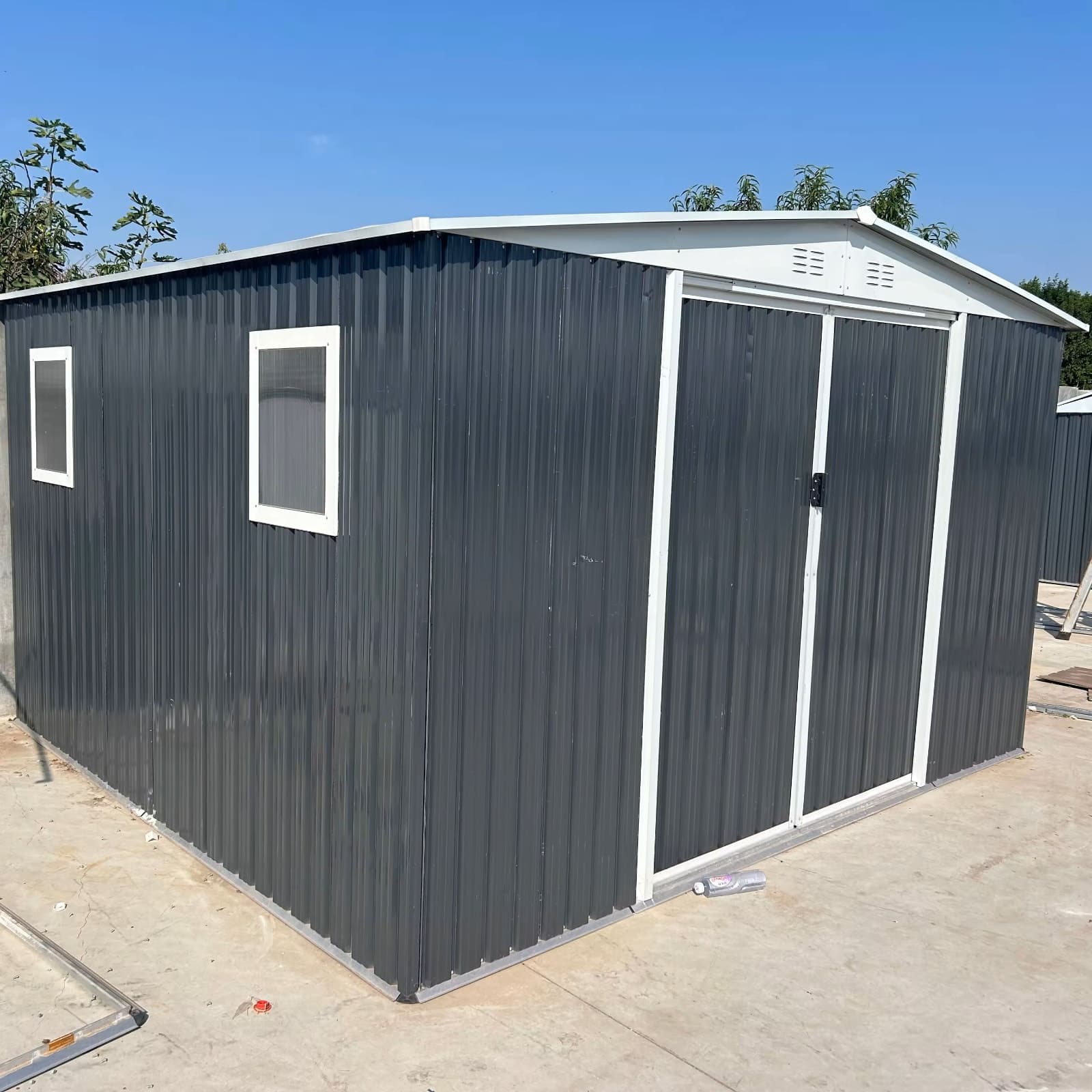 Large 21x19 storage garage/shed in Brantford