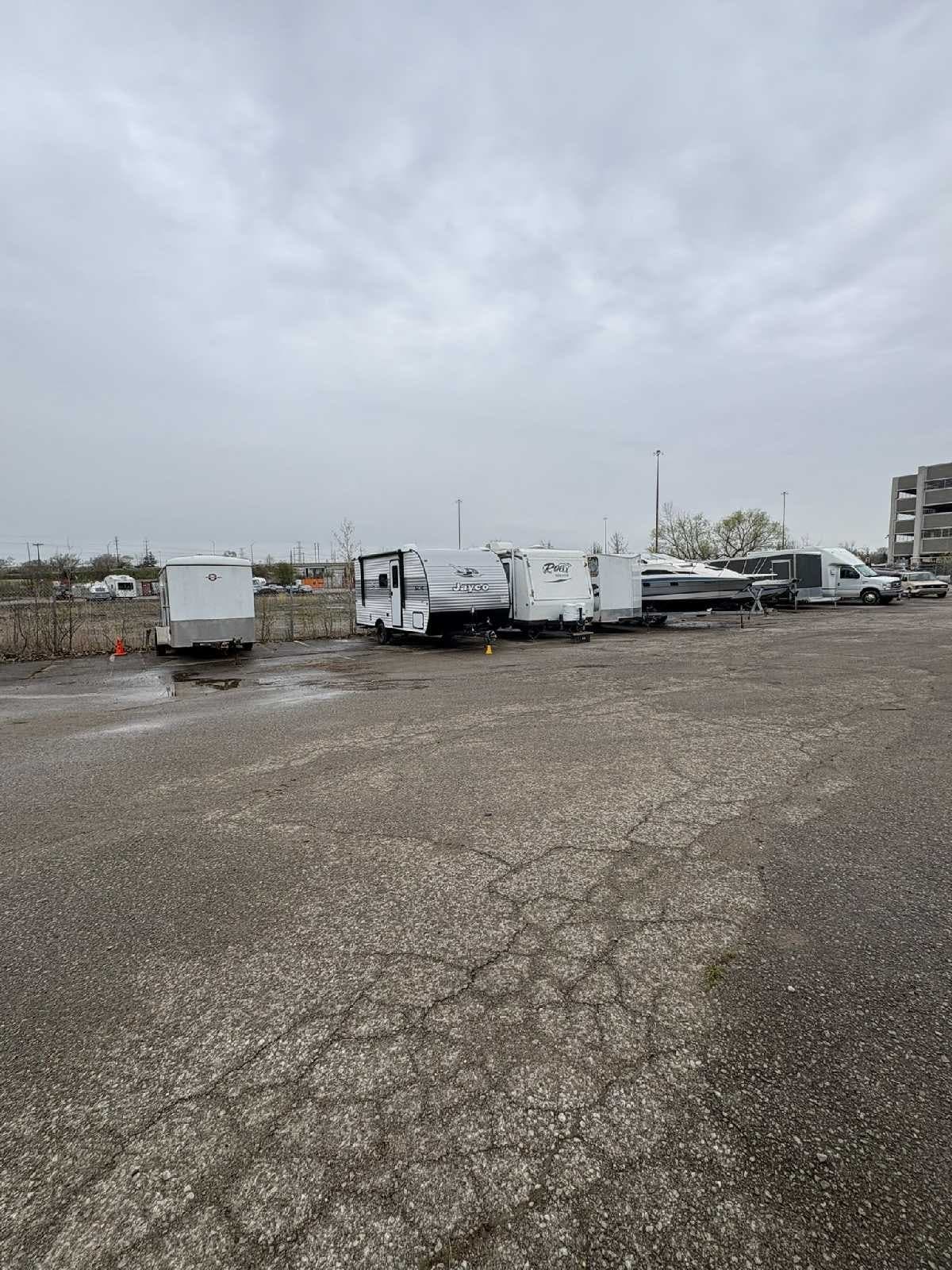 Outdoor storage & parking spots for boats, cars and trucks