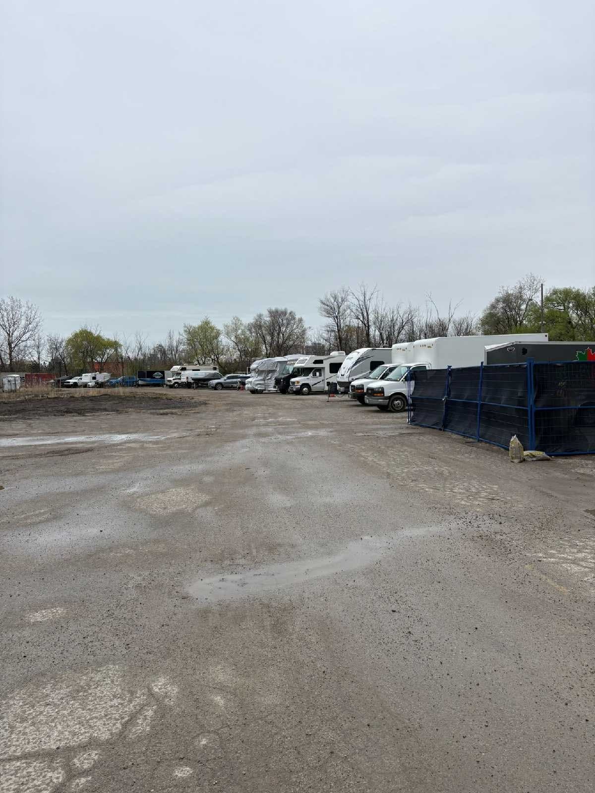 Outdoor storage & parking spots for boats, cars and trucks