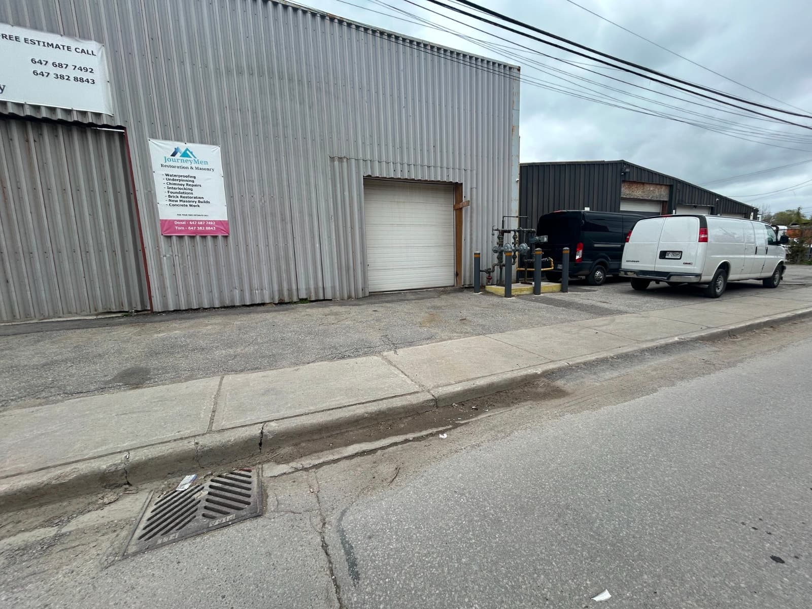 1,250 sq ft warehouse unit with roll-up door in Leaside