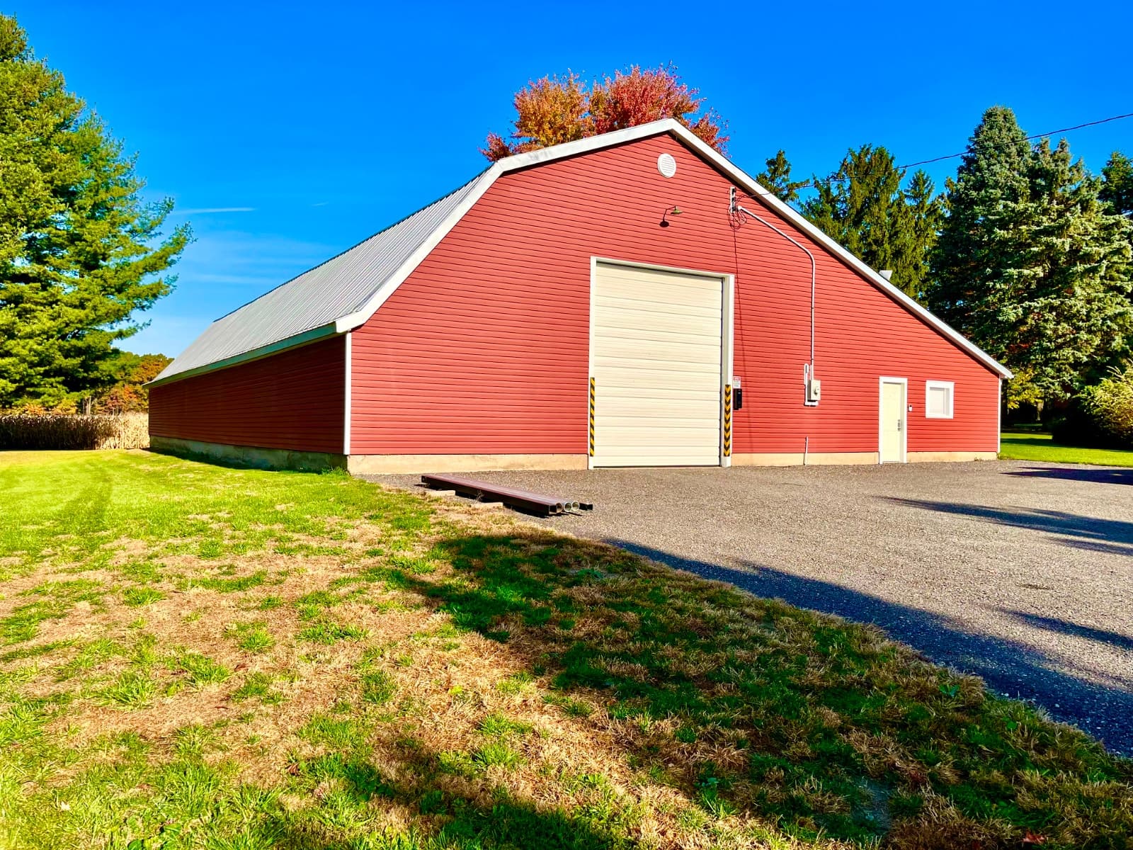 Standalone shop/storage building near Strathroy