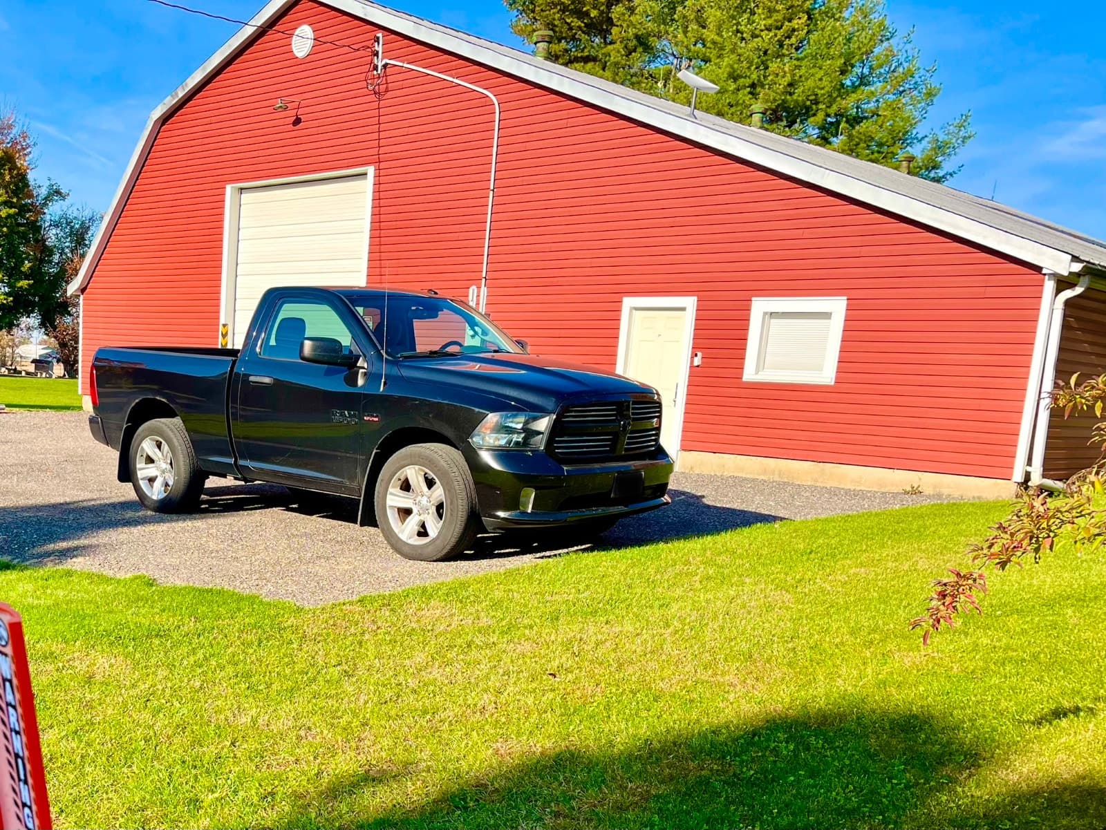 Standalone shop/storage building near Strathroy