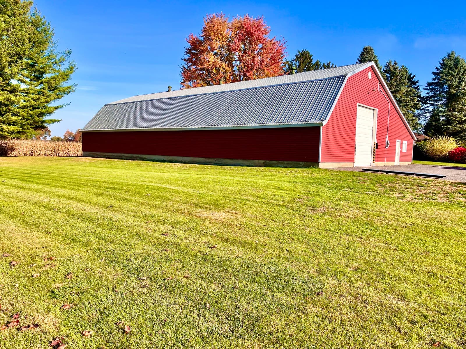 Standalone shop/storage building near Strathroy