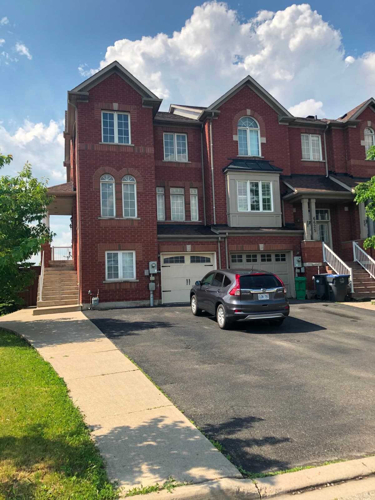 Private driveway parking spot for monthly rent