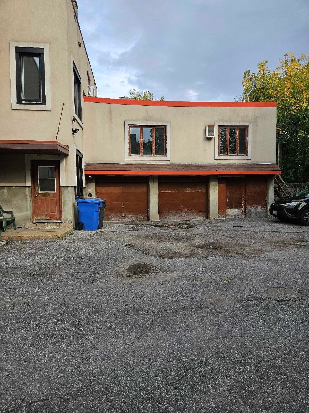 Exterior parking space in Vanier North