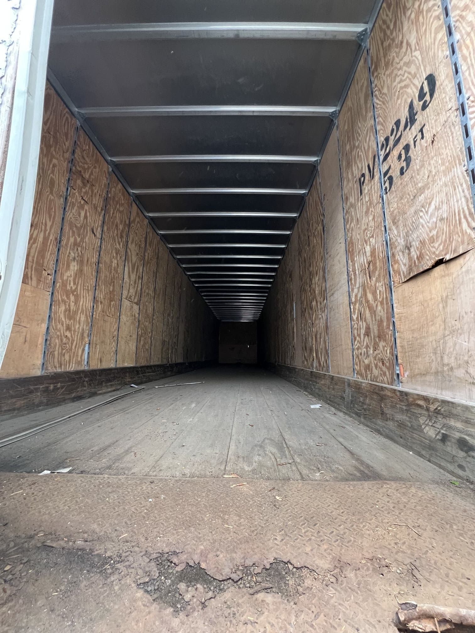 53-foot storage trailer with rear barn doors for rent