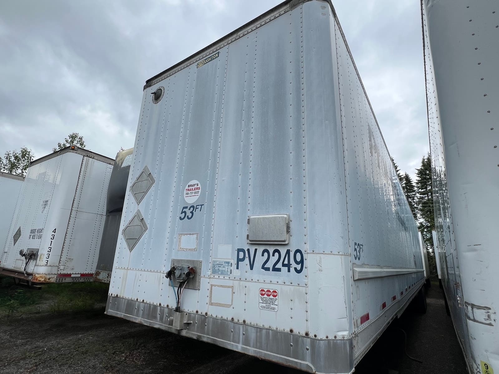 53-foot storage trailer with rear barn doors for rent