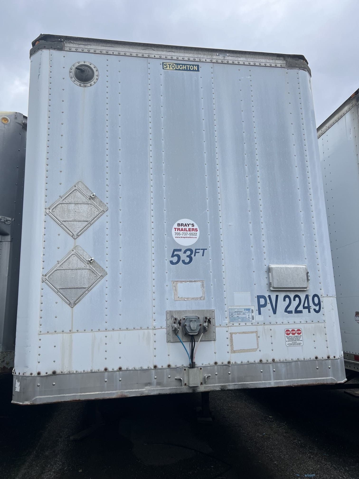 53-foot storage trailer with rear barn doors for rent