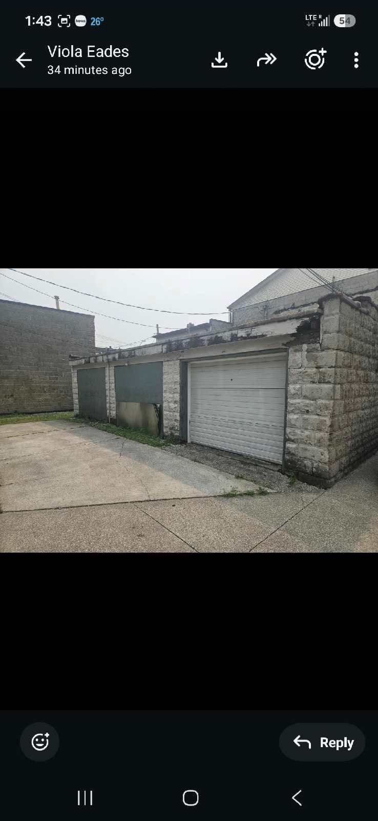 Three-bay shop building for storage or trade use