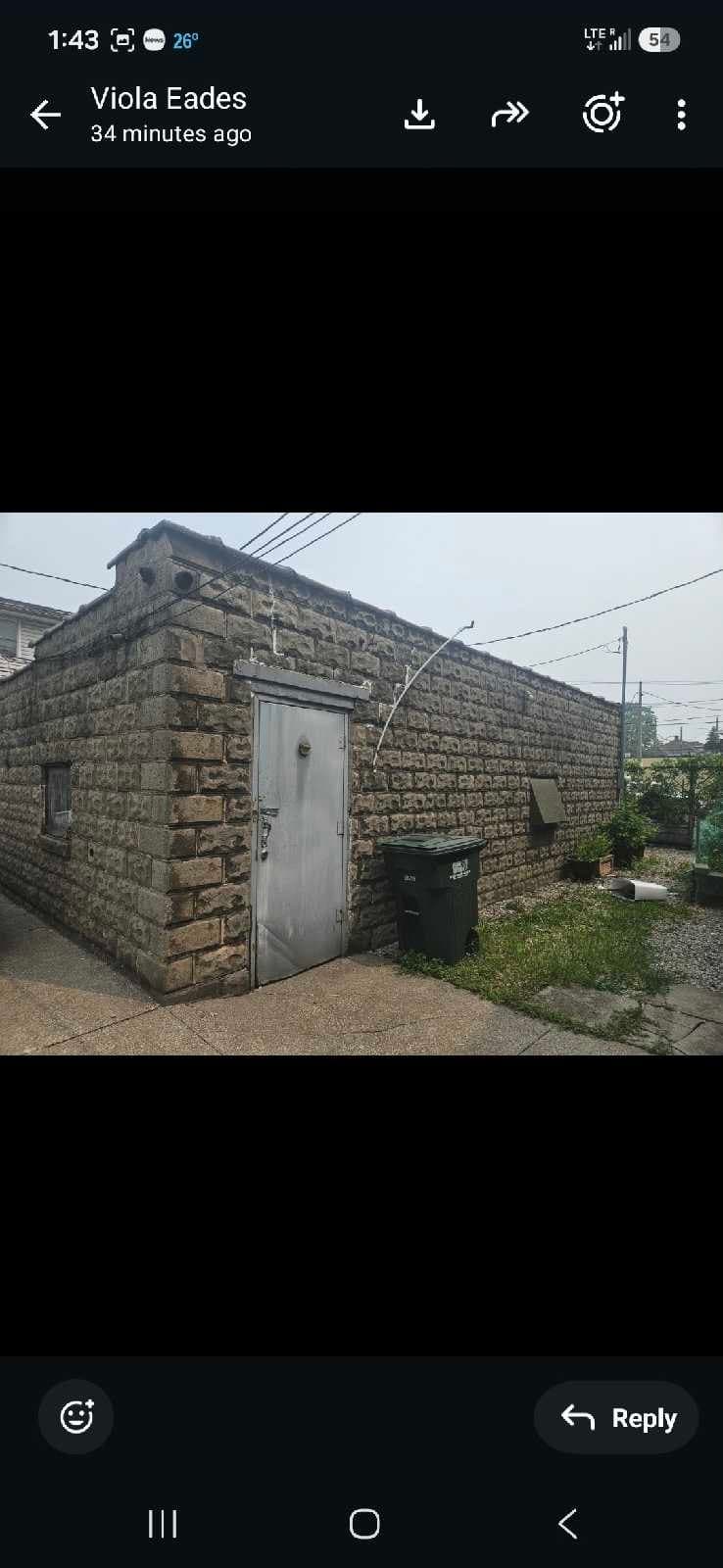 Three-bay shop building for storage or trade use