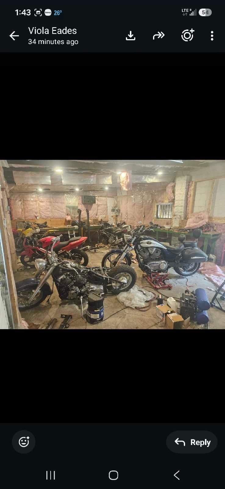 Three-bay shop building for storage or trade use