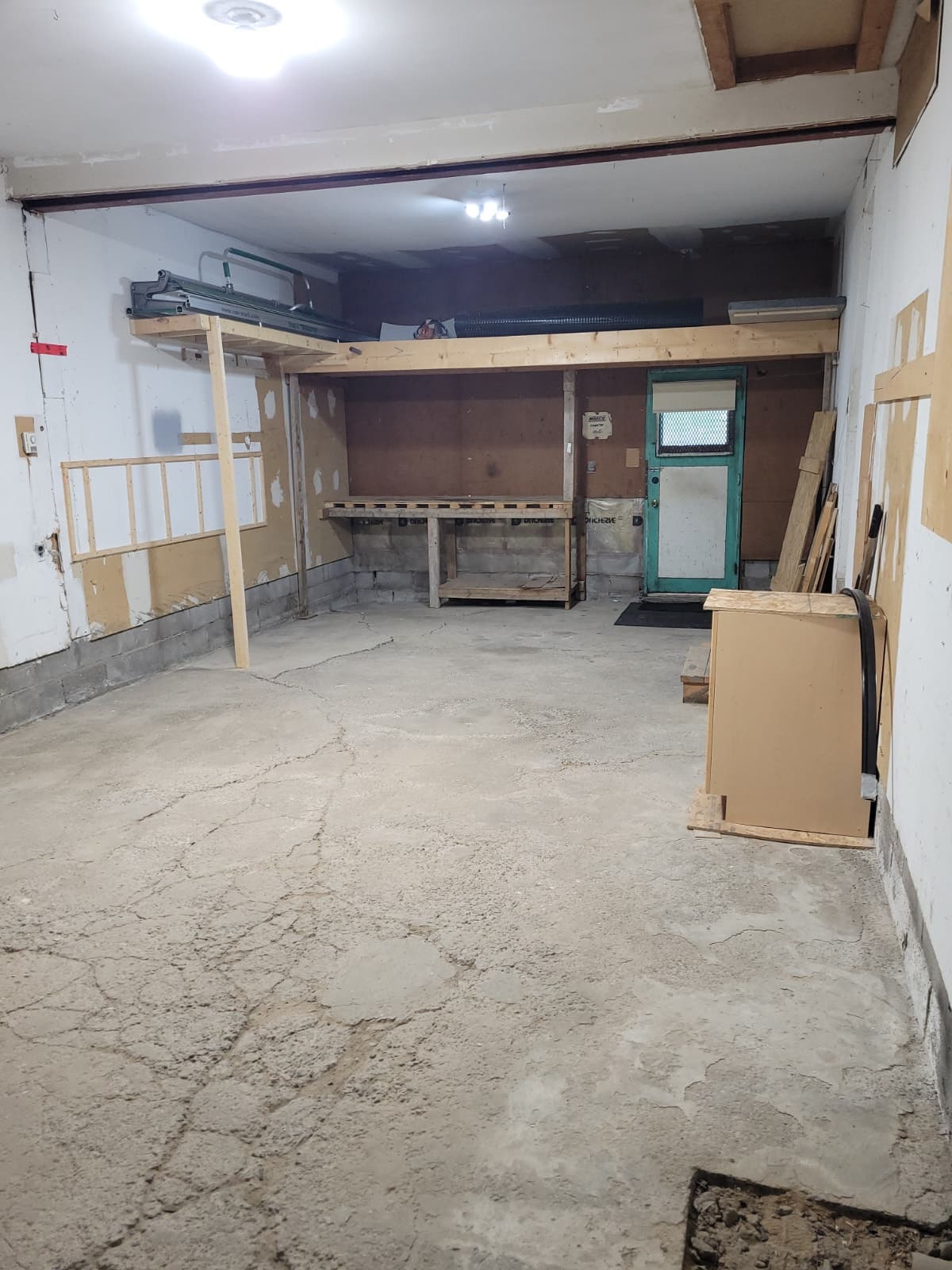 Private garage for storage rent in Orleans