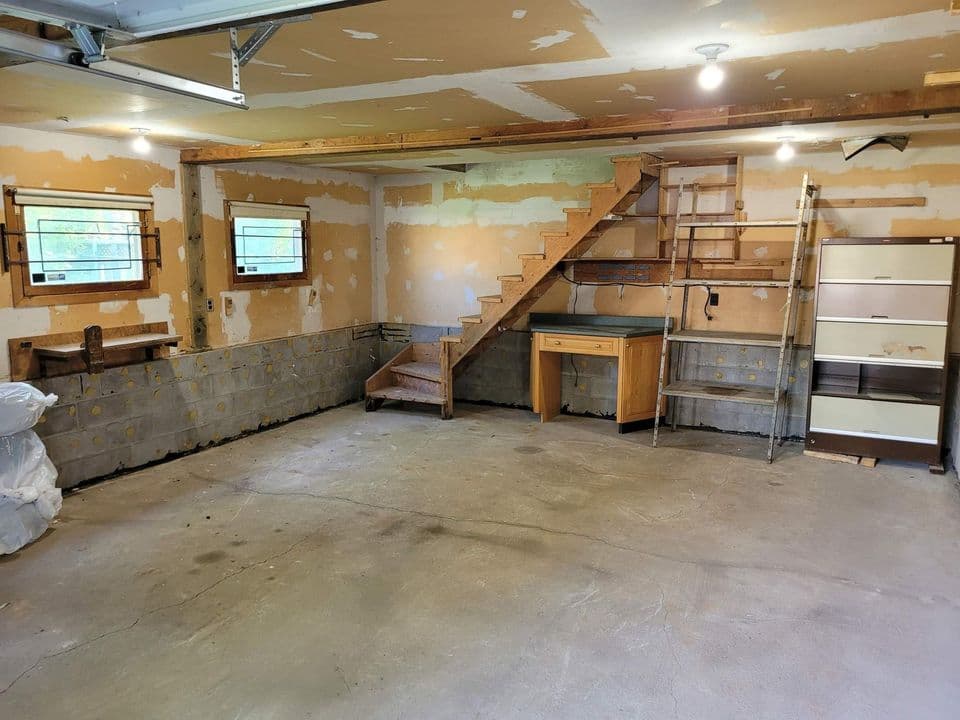 Private garage for storage rent in Orleans