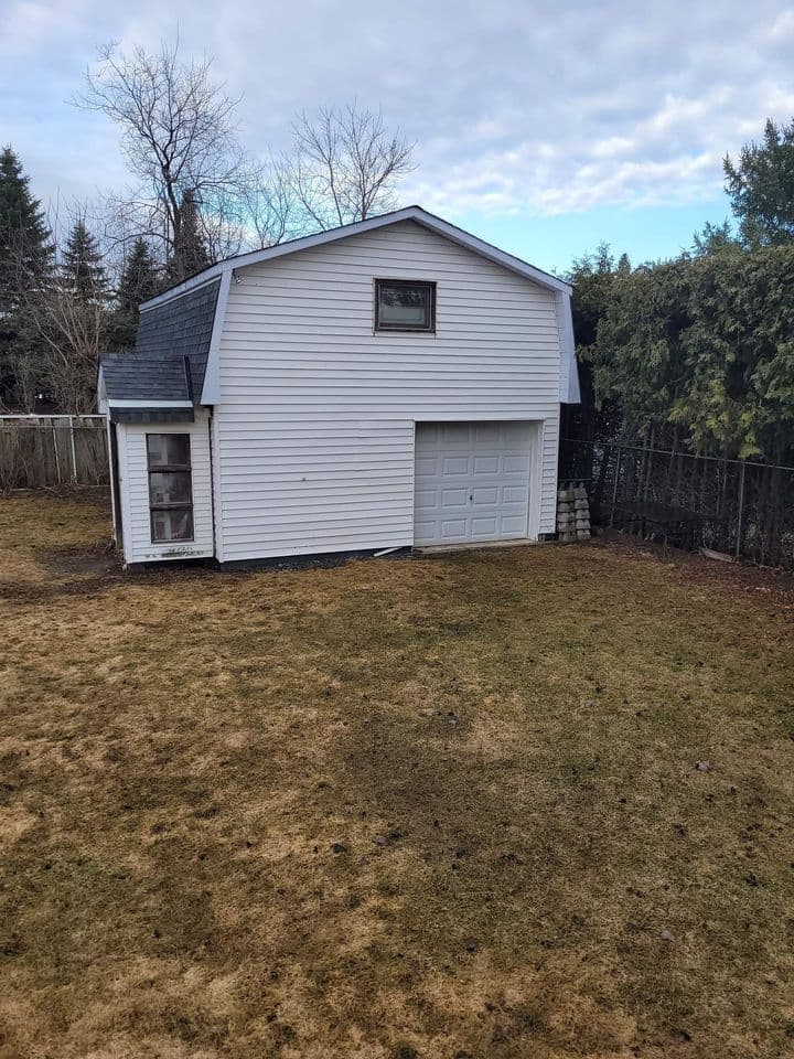 Private garage for storage rent in Orleans