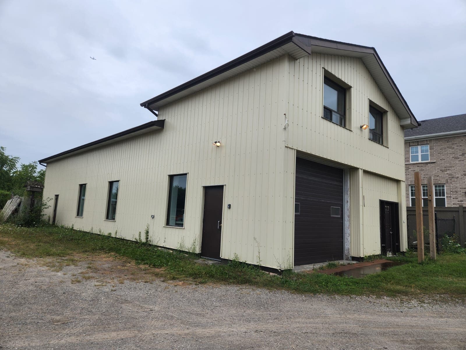Large garage unit for vehicle and equipment storage
