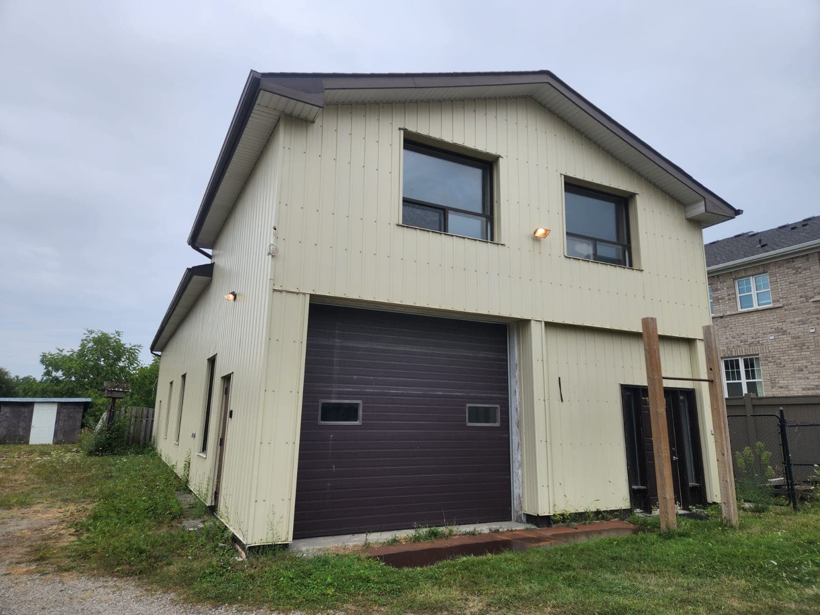 Large garage unit for vehicle and equipment storage