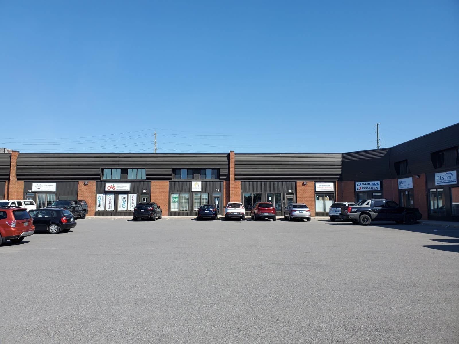 1,500 sqft warehouse bay with drive-in door