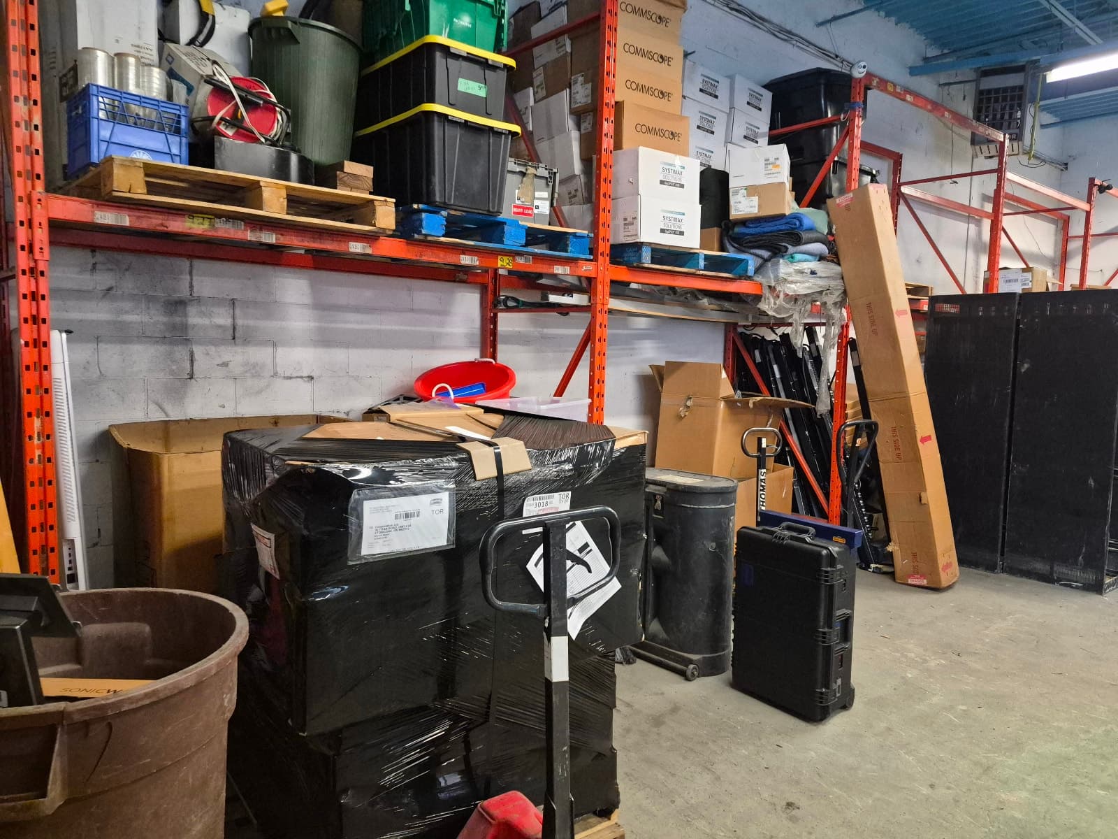 Dock-level warehouse storage space, approx. 600 sq ft