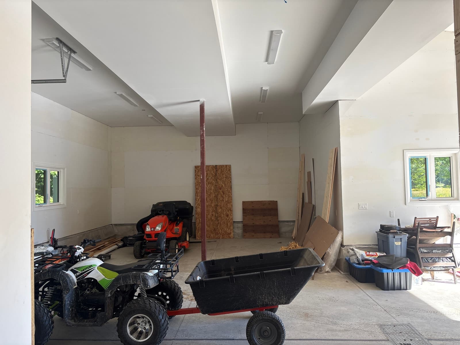 Modern heated shop space for storage or workshop use