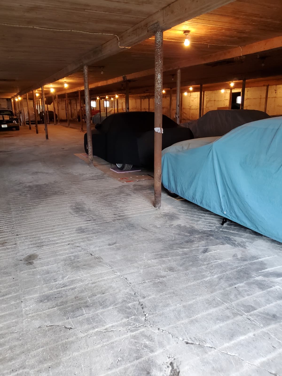 Indoor & outdoor winter storage for cars, boats and trailers