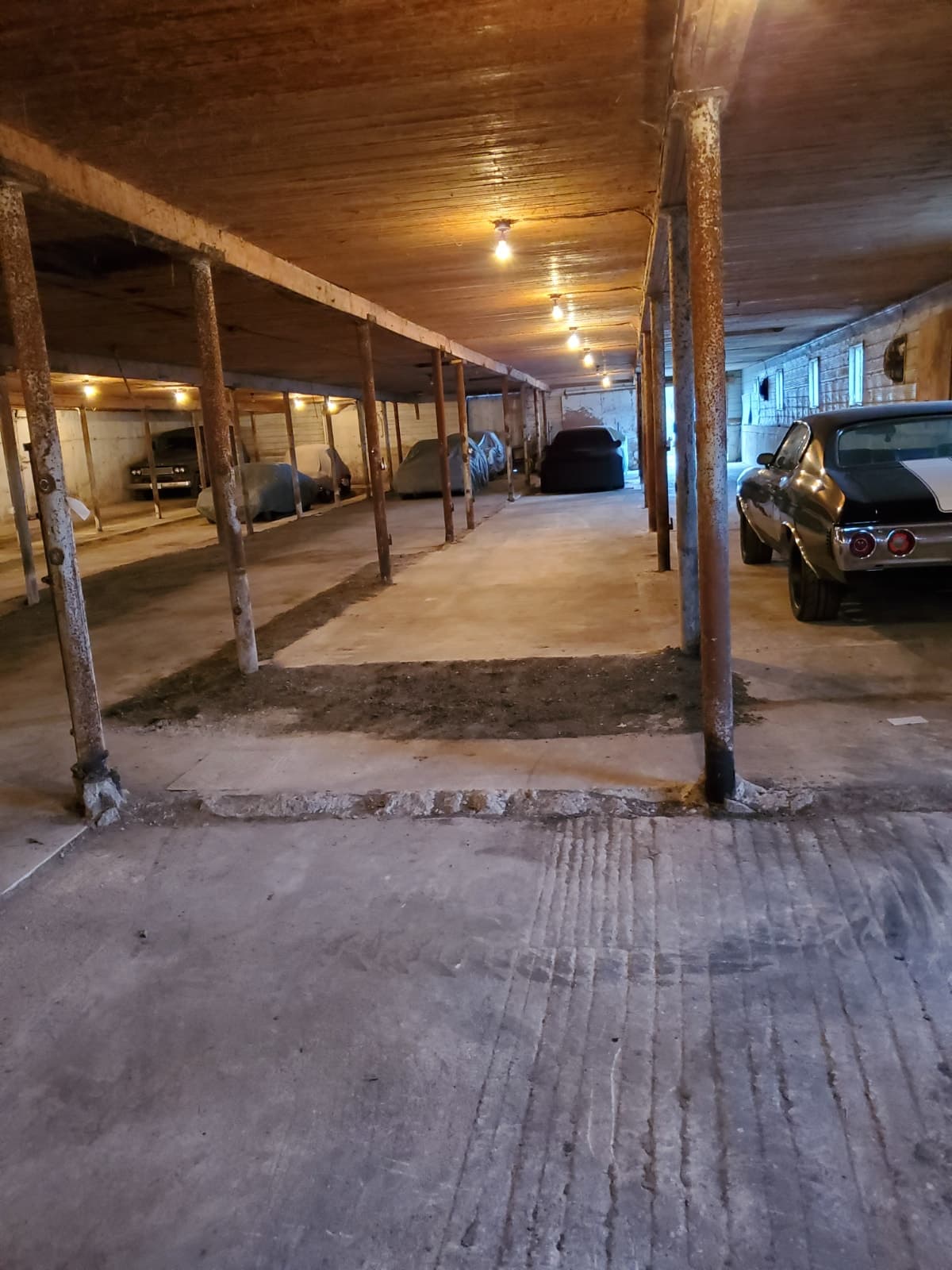 Indoor & outdoor winter storage for cars, boats and trailers